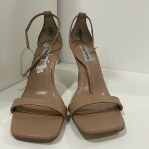 Steve Madden Women's Tan Heels